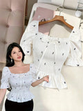 BLUSA BLANCA CON DETALLES NEGROS DE MUJER