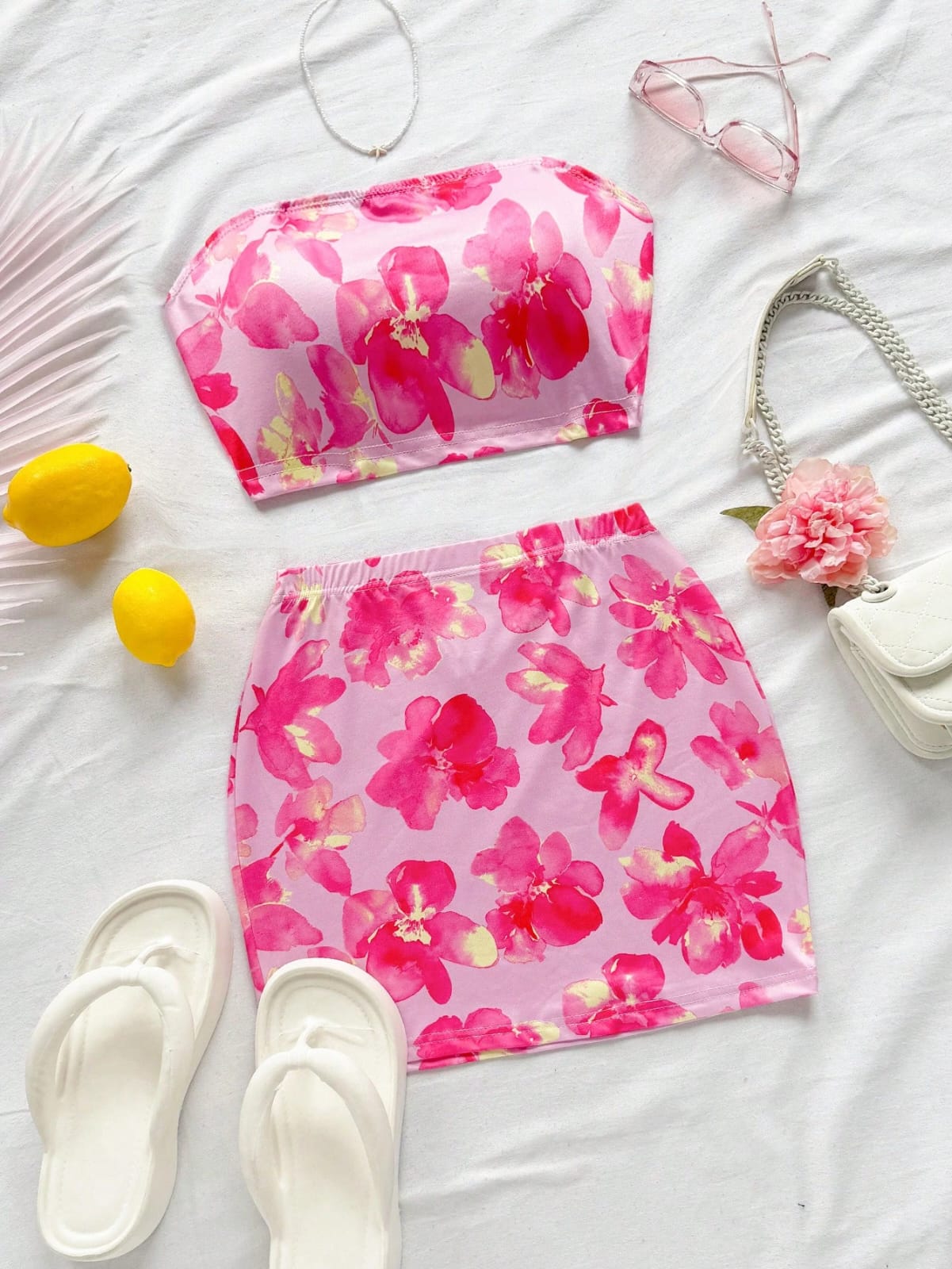CONJUNTO ROSA CON FLORES DE MUJER