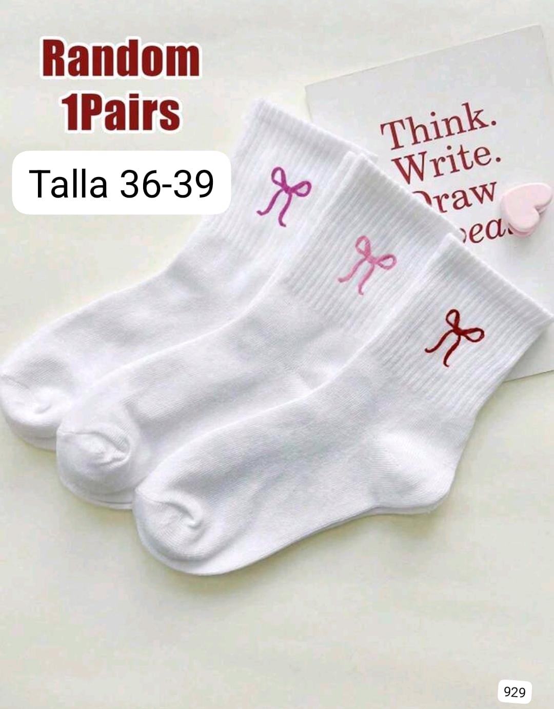 1 PAR DE CALCETAS ALTAS BLANCAS