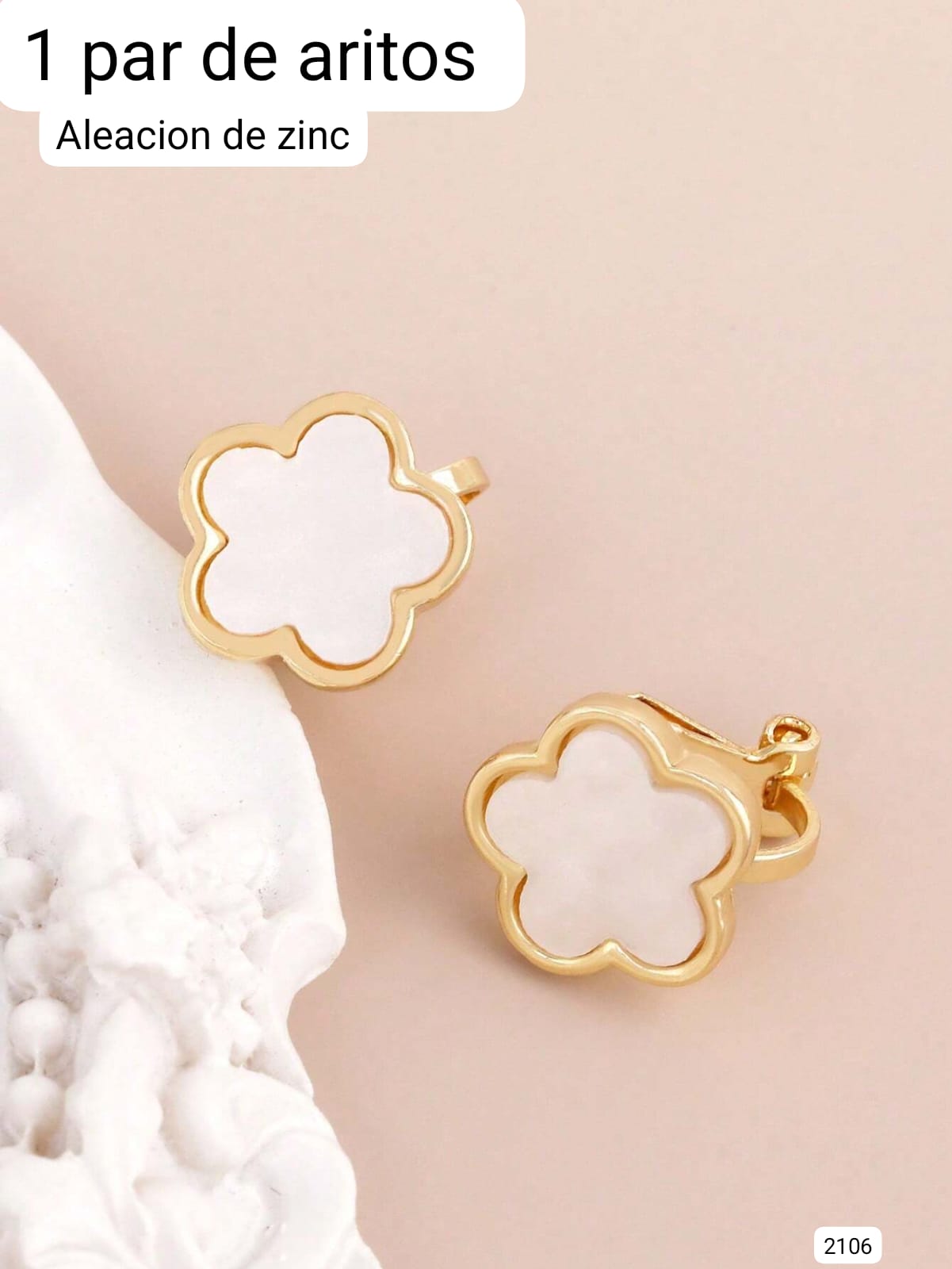 PAR DE ARETES DE FLOR