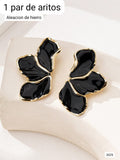 PAR DE ARETES ESTILO OJAS DE FLOR