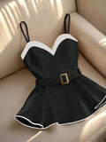 BLUSA DE TIRANTES CON CUELLO DE CORAZÓN Y CINTURÓN CON HEBILLA DORADA