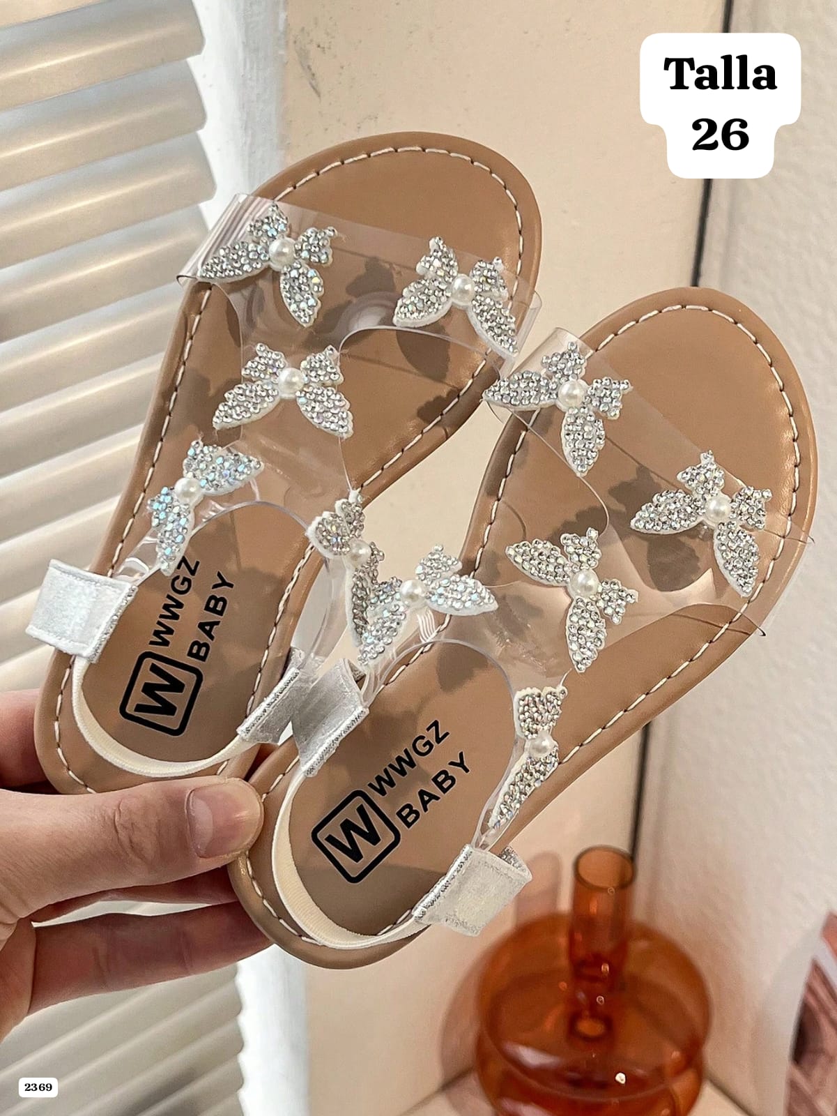 SANDALIAS CON MARIPOSAS CON PERLAS TALLA 26