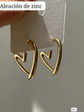 PAR DE ARETES DORADOS DE CORAZÓN