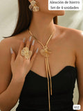COLLAR, ANILLO Y ARETES DE FLOR