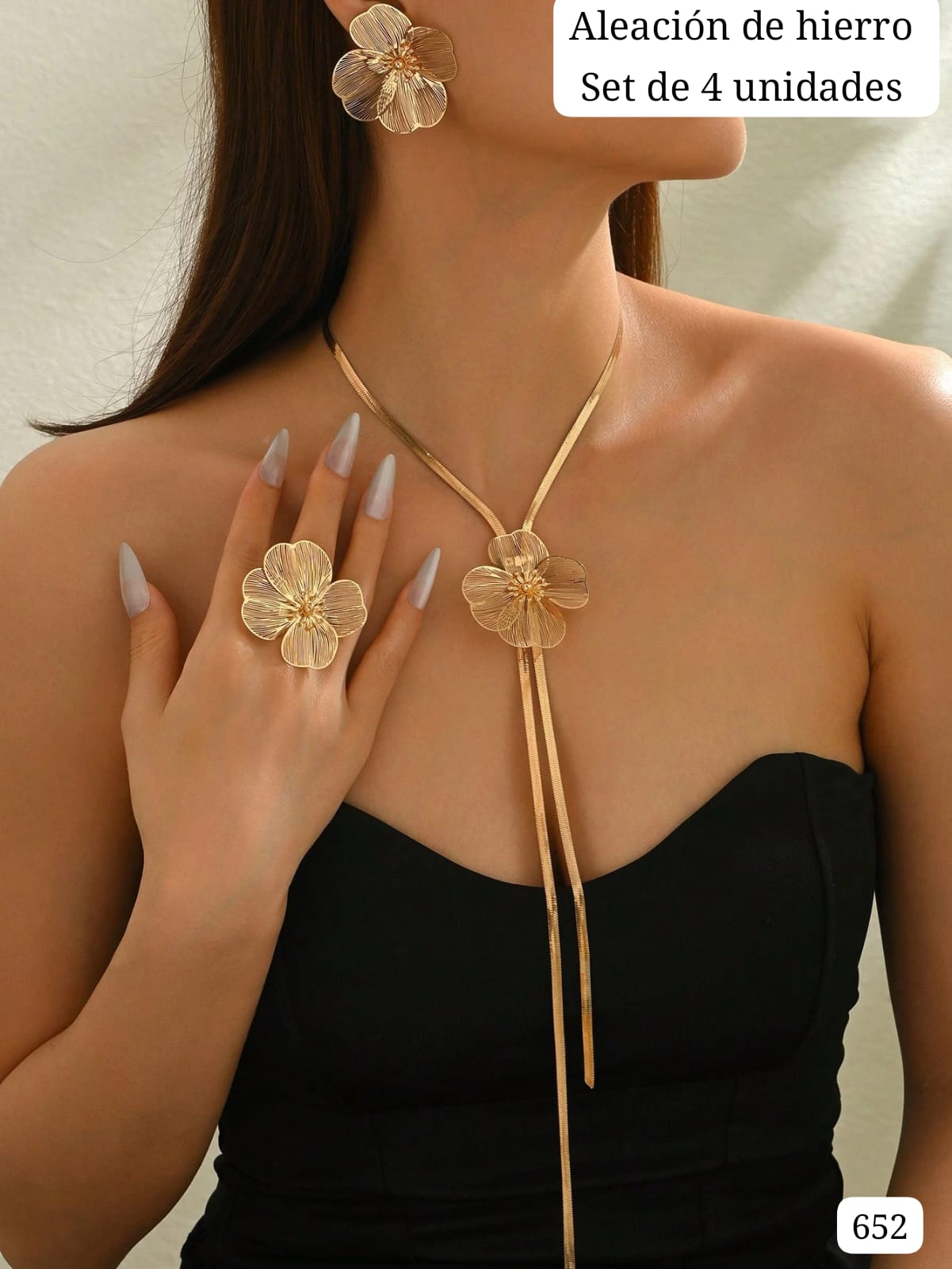 COLLAR, ANILLO Y ARETES DE FLOR