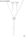 SET DE CADENA Y ARETES PLATEADOS DE MUJER