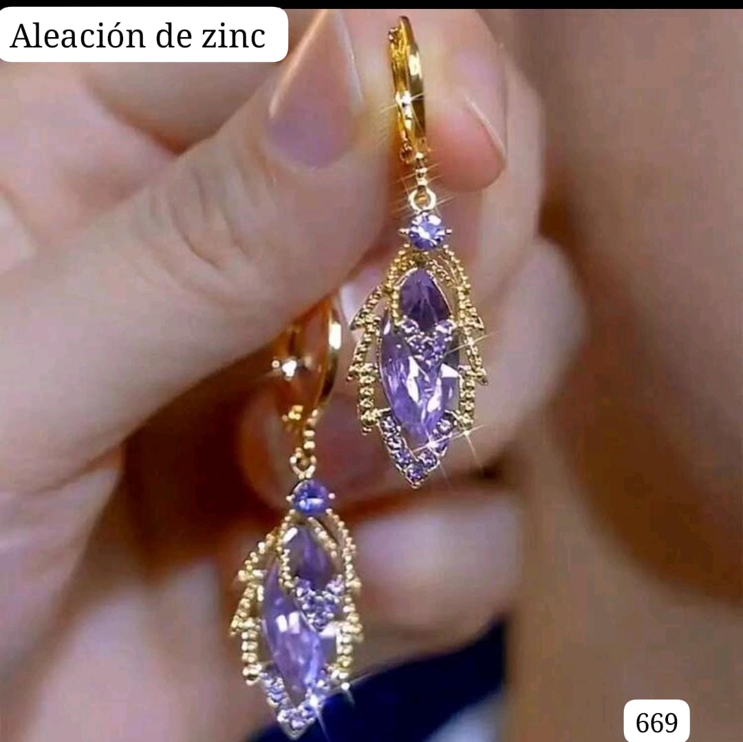 ARETES DORADOS CON MORADO