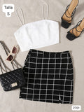 CONJUNTO DE TOP BLANCO Y FALDA NEGRA CON RAYAS