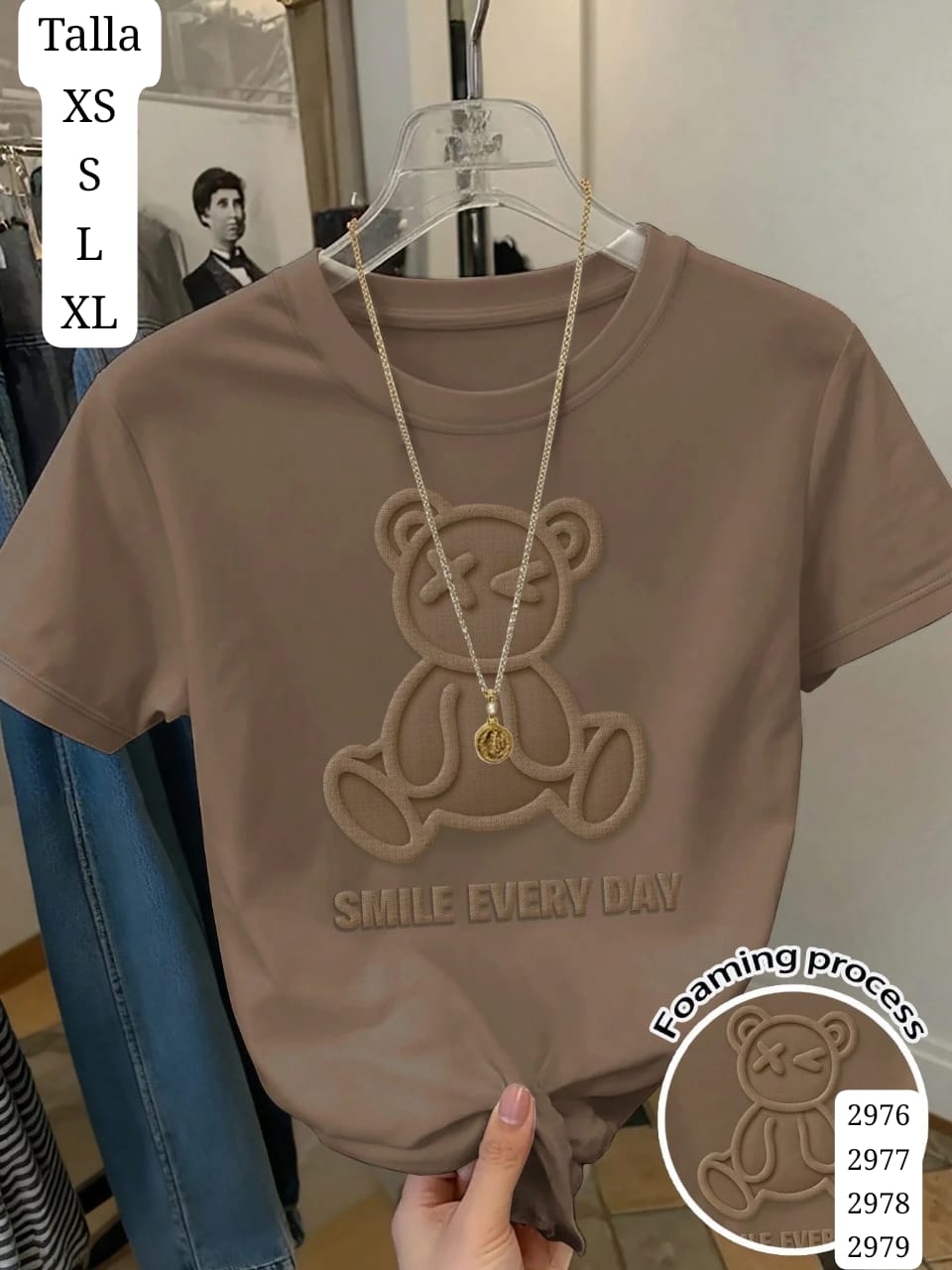 CAMISETA CAFE CLARO DE OSO IMPRESO DE FOAMING DE MUJER