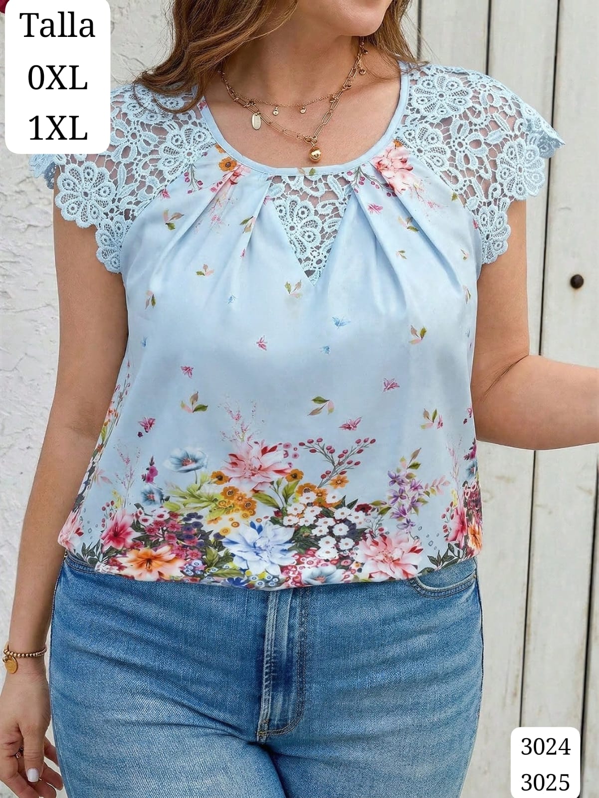 BLUSA CELESTE CON ESTAMPADO FLORAL DE MUJER