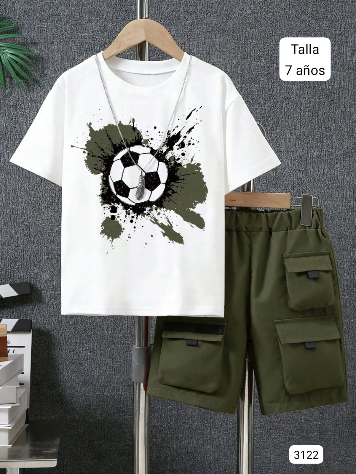 CONJUNTO DE SHORT VERDE Y CAMISA CON PELOTA DE FUT DE NIÑO