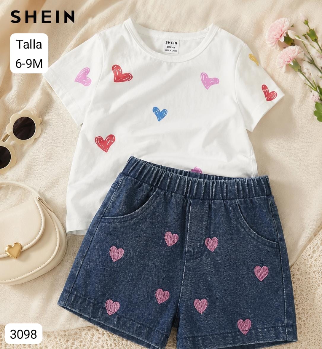 CONJUNTO DE SHORT Y CAMISA CON CORAZONES DE COLRES DE NIÑA