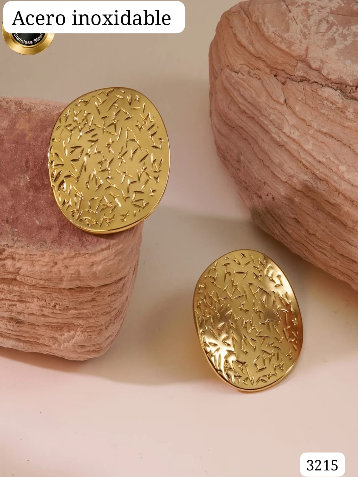 PAR DE ARETES DORADOS