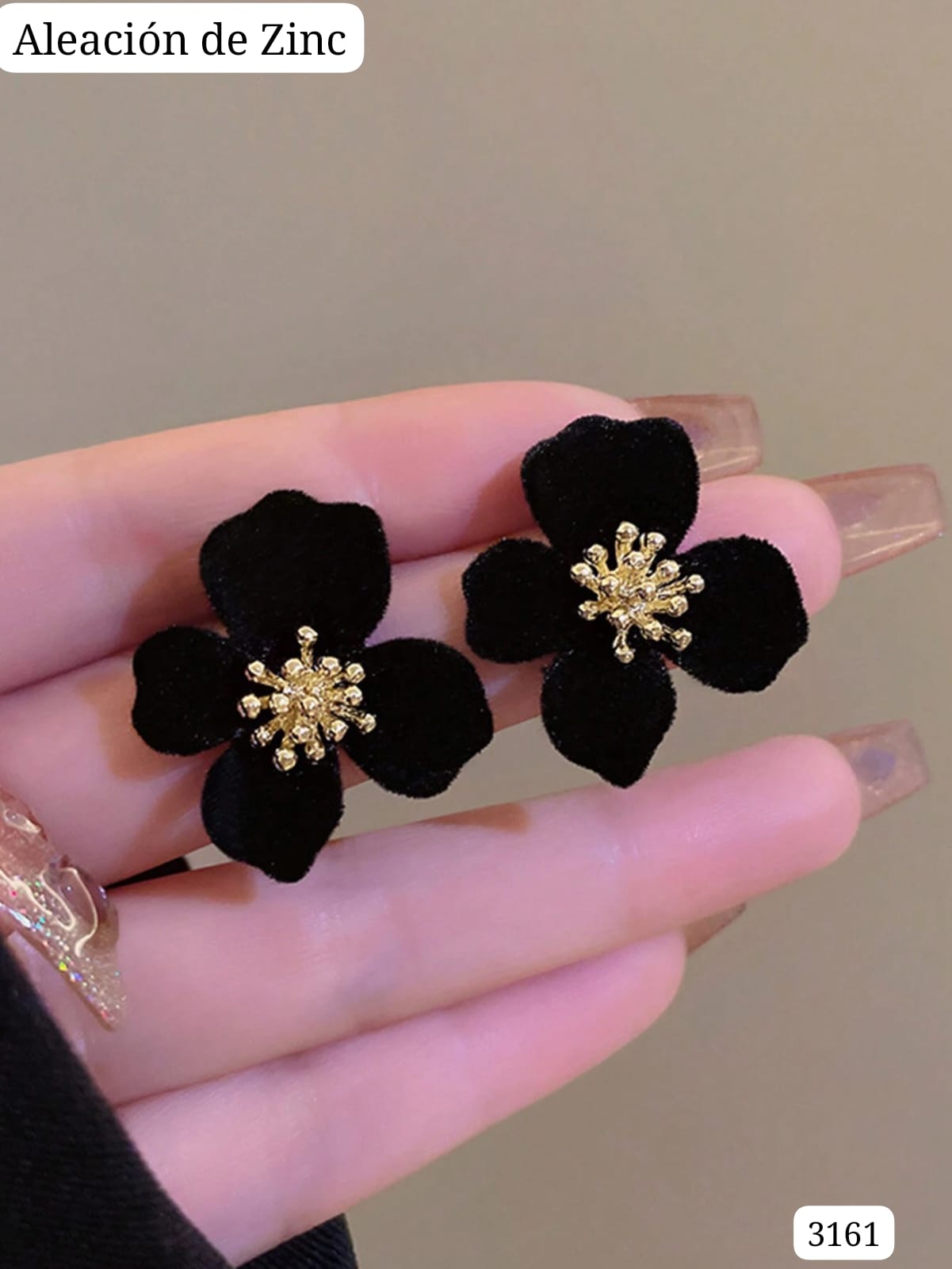 PAR DE ARETES NEGROS DE GAMUZA