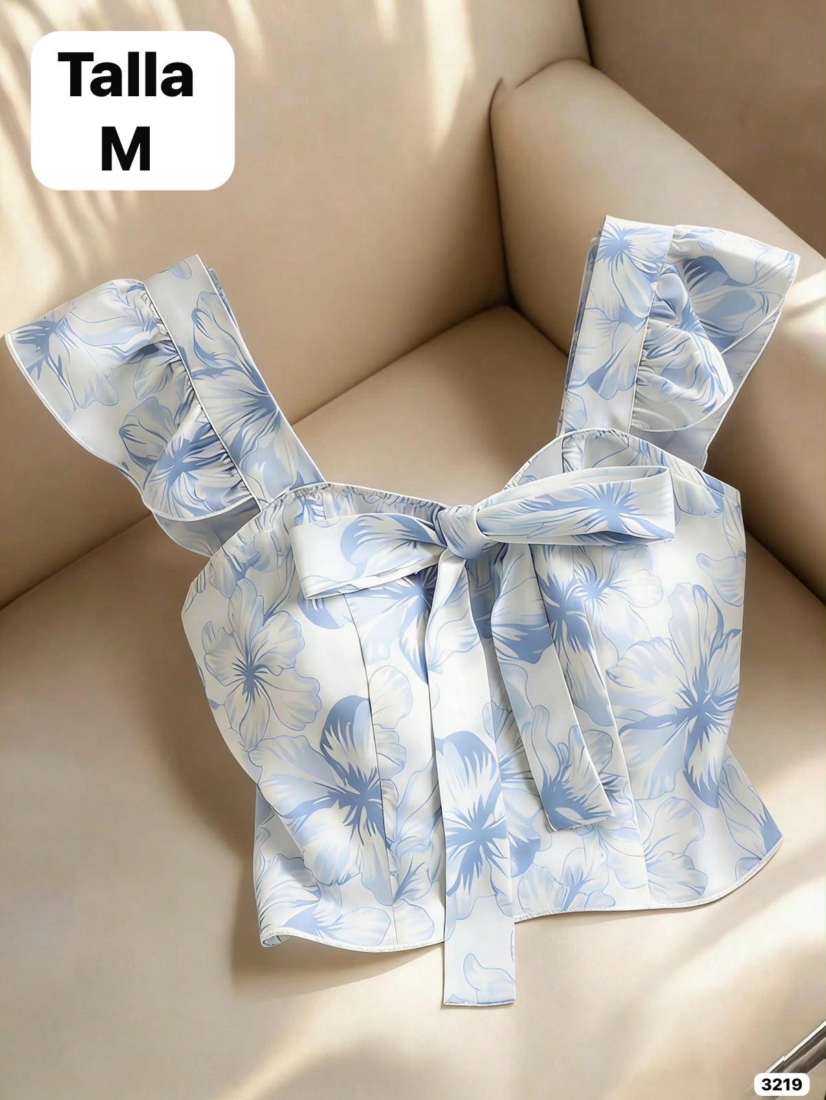 BLUSA BLANCA CON FLORES CELESTES Y CON CHONGO AL FRENTE DE MUJER