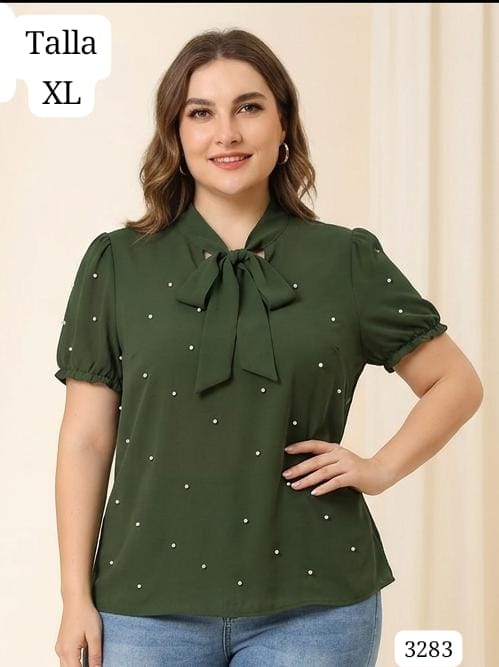 BLUSA VERDE Y PERLAS DE MUJER