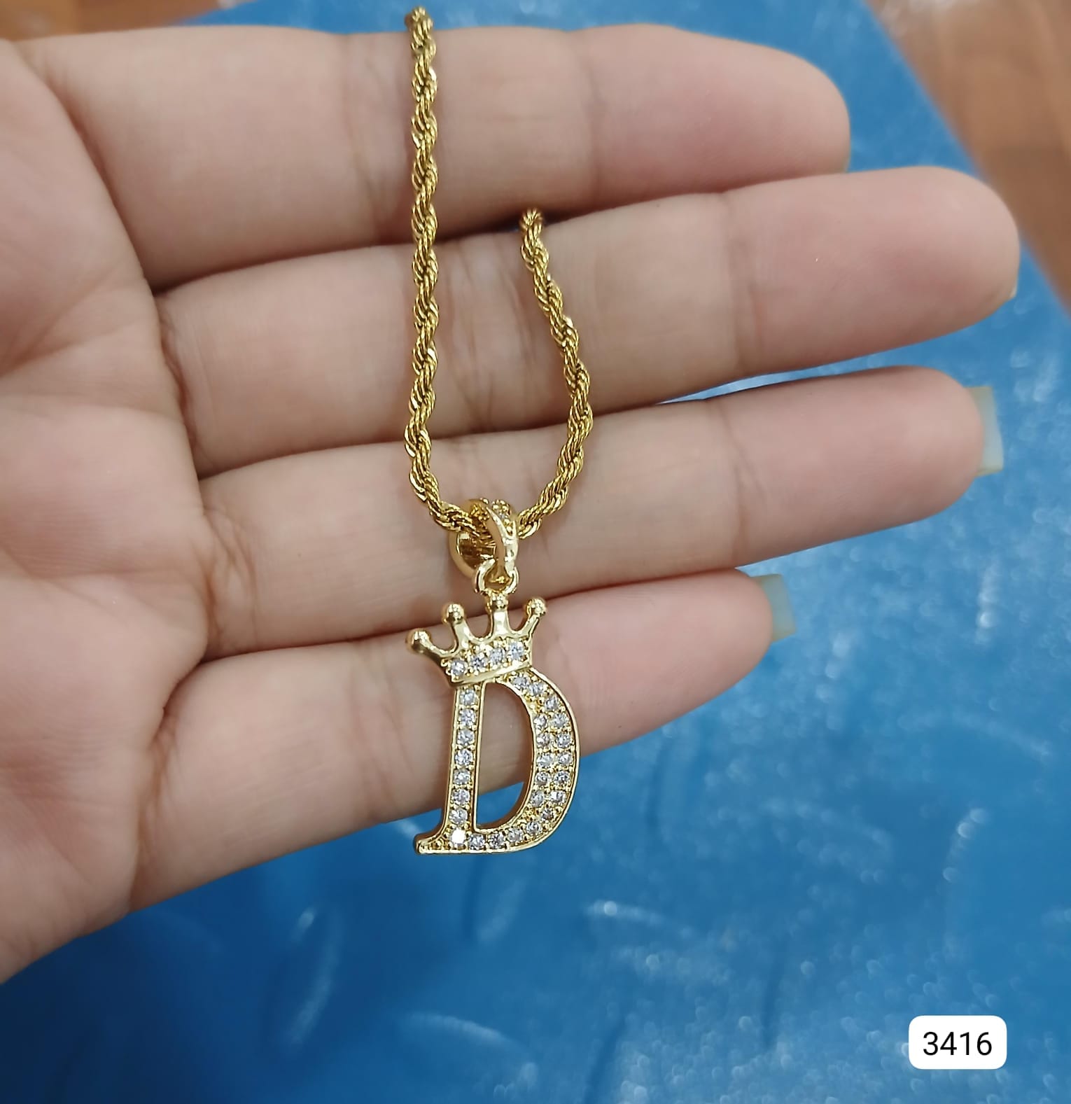 COLLAR CON INICIAL DE D