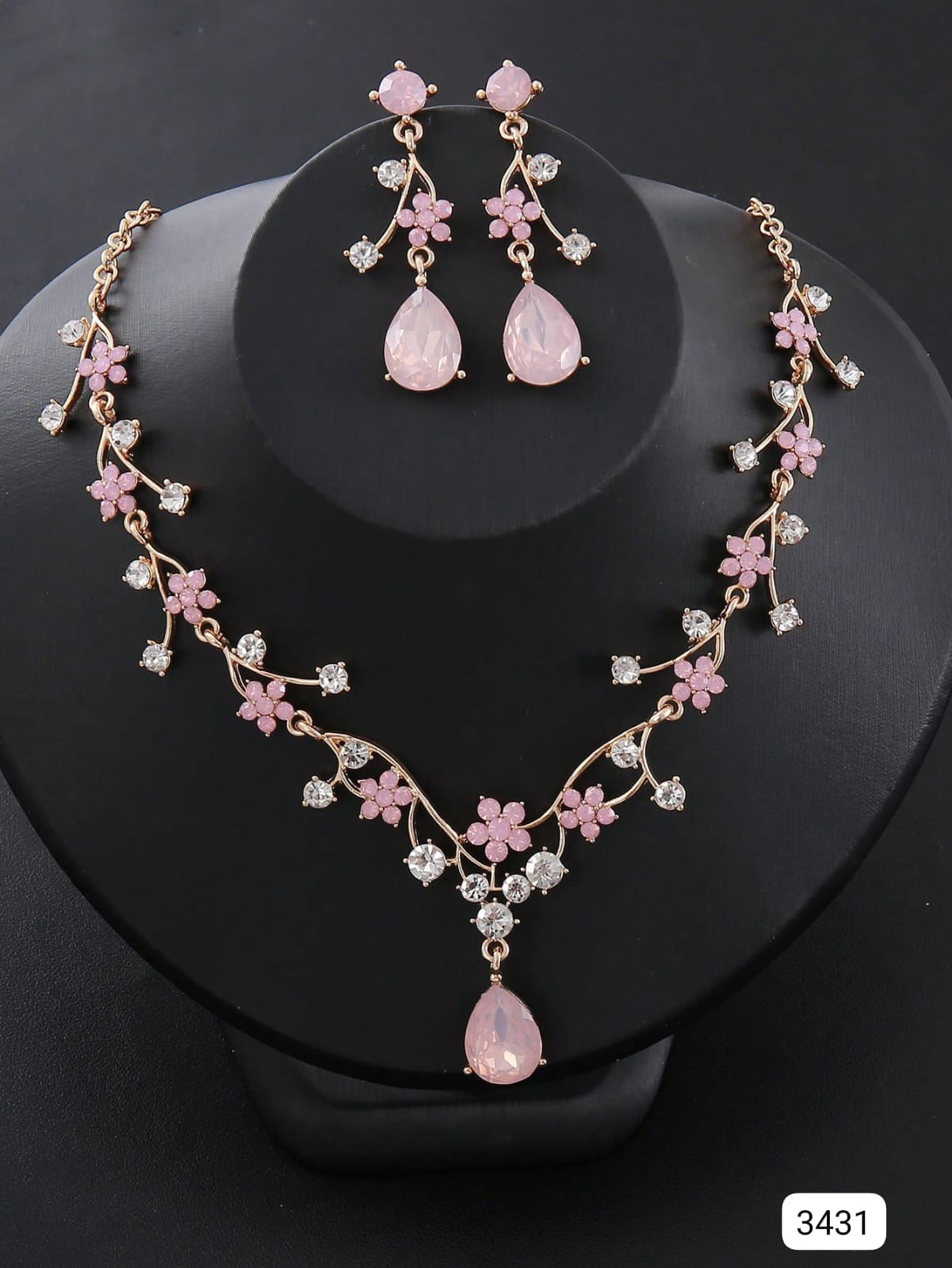 COLLAR + PENDIENTES EN TONOS ROSADOS
