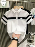 CAMISETA BLANCA CON RAYAS NEGRAS DE CUELLO Y 3 BOTONES DE HOMBRE