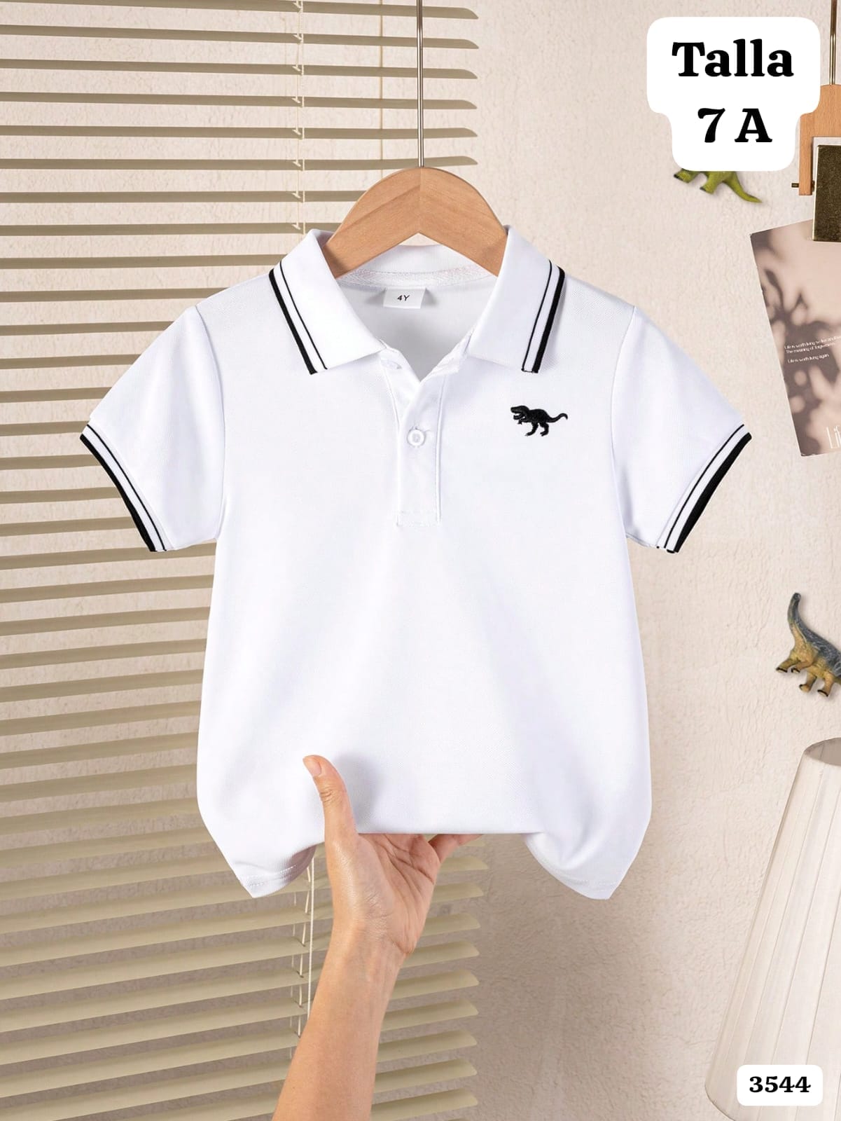 CAMISA BLANCA CON CUELLO Y LINEAS NEGRAS DE NIÑO