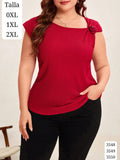 BLUSA ROJA DETALLE DE FLOR EN UNA MANGA DE MUJER
