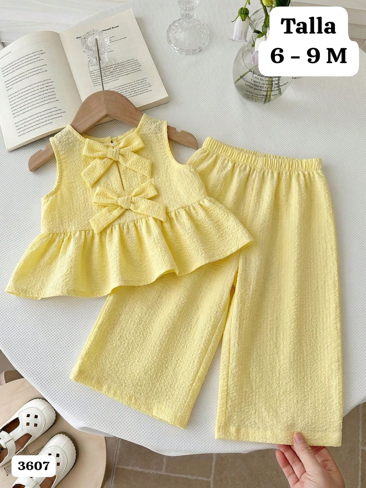 CONJUNTO AMARILLO DE CAMISA Y PANTALONETA DE NIÑA