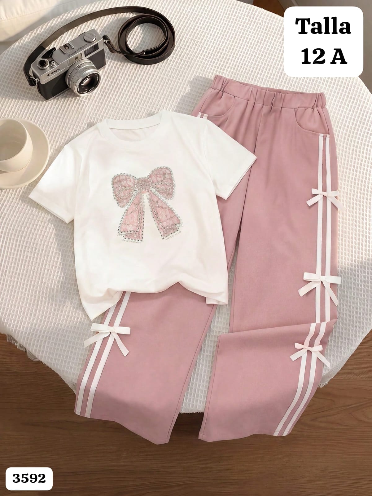 CONJUNTO DE CAMISETA Y PANTALONETA ROSA PALIDO DE NIÑA