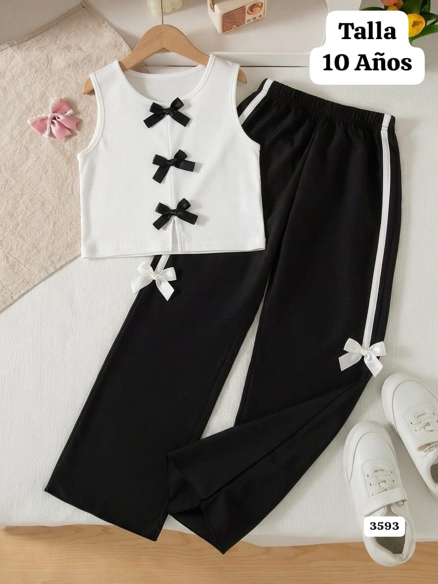 CONJUNTO DE CAMISA SIN MANGAS Y PANTALONETA NEGRA CON CHONGO BLANCO