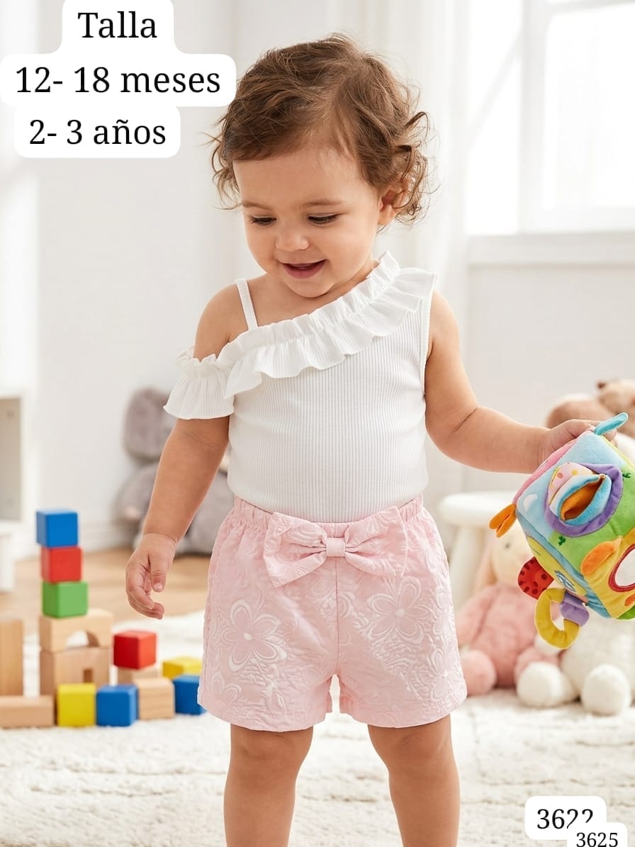 CONJUNTO DE CAMISA BLANCA Y SHORT ROSA DE NIÑA