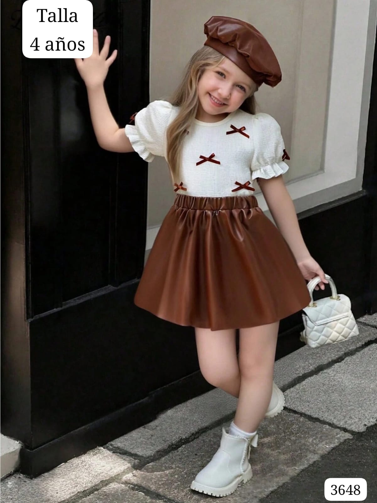 CONJUNTO DE FALDA CAFE DE CUERO Y CAMISA BLANCA DE NIÑA