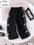 PANTALONETA NEGRA CON CHONGOS BLANCOS DE NIÑA