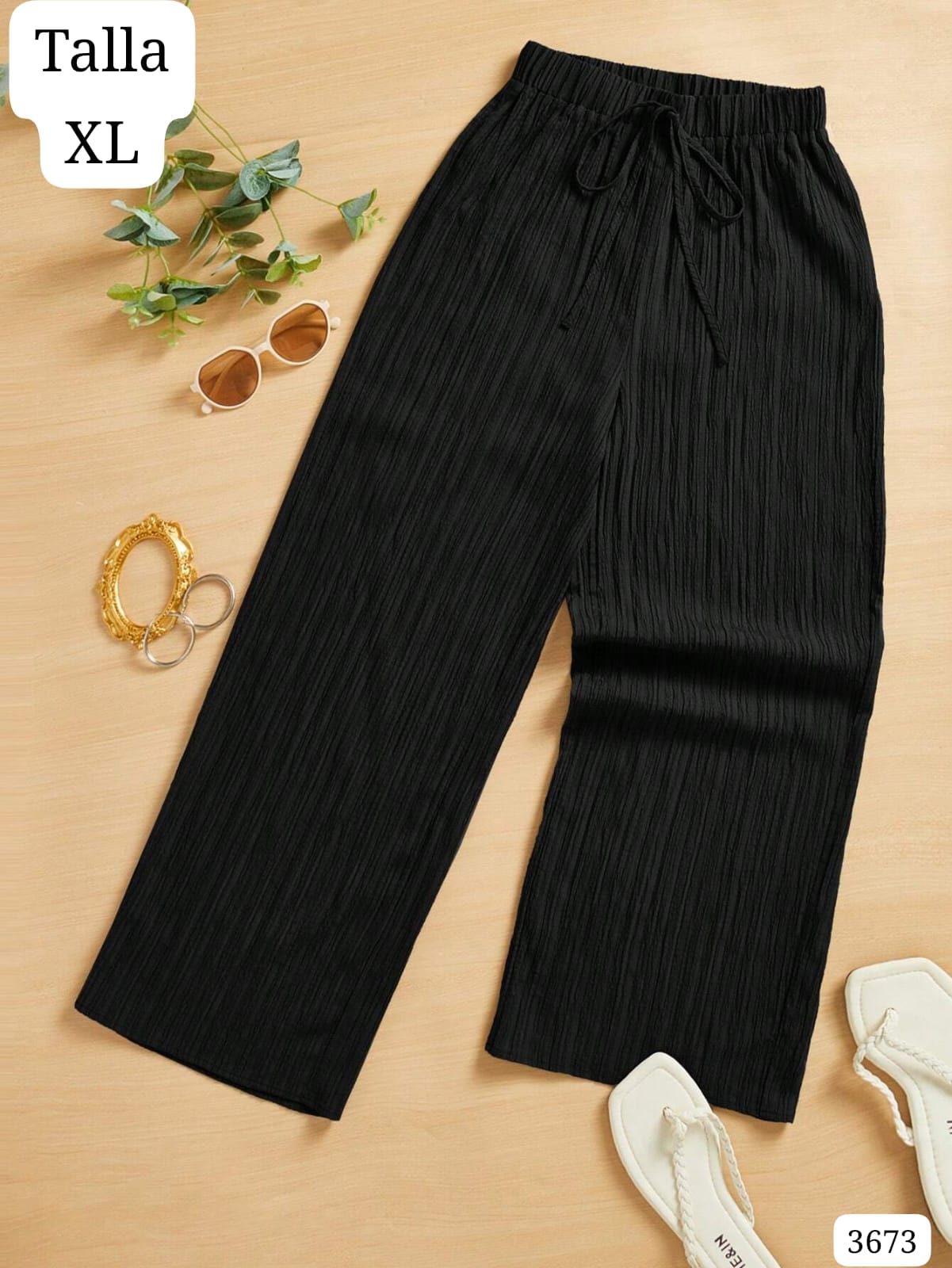 PANTALONETA NEGRA DE MUJER