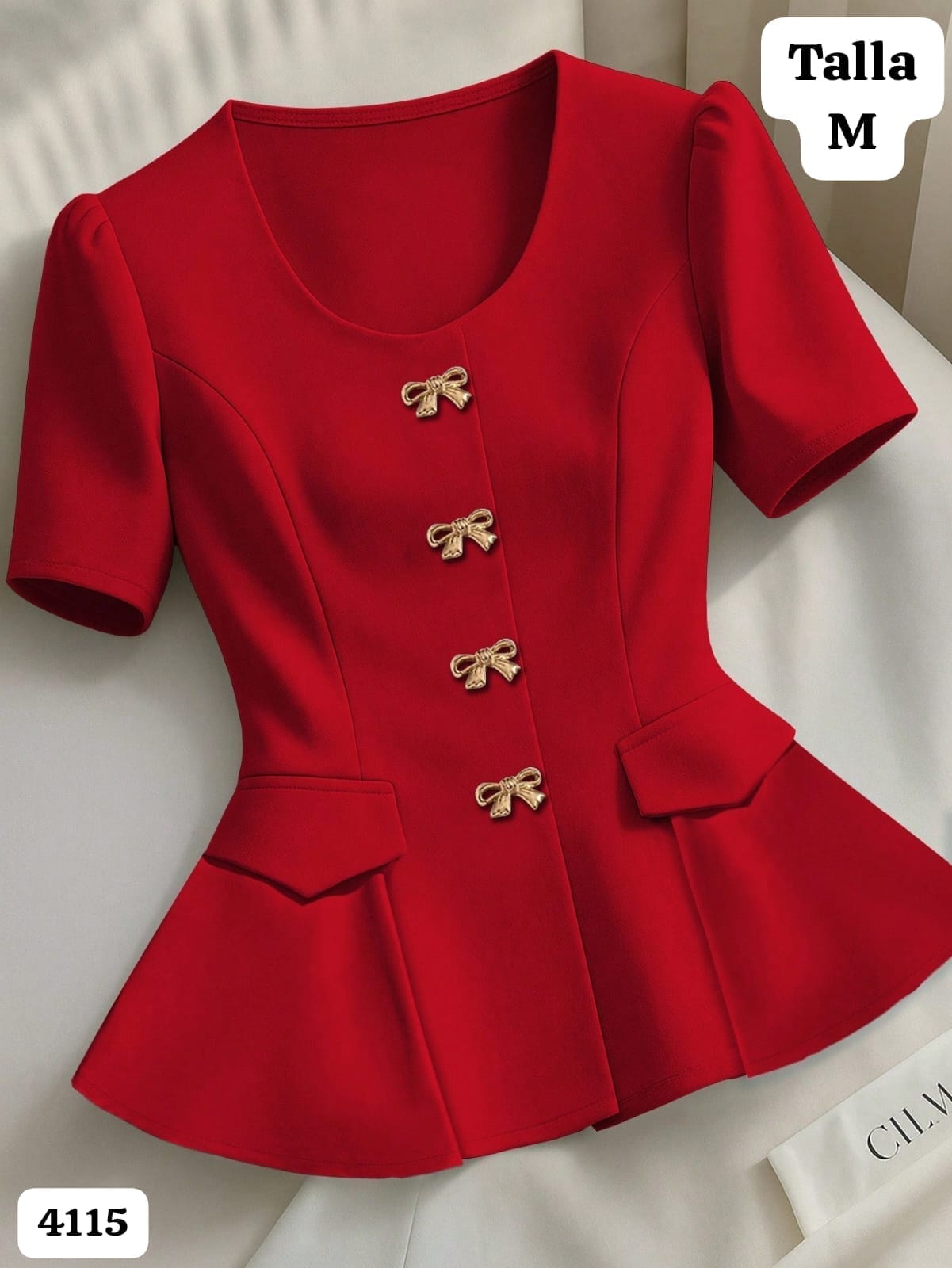 BLUSA ROJA CON BOTONES DORADOS DE CHONGO DE MUJER