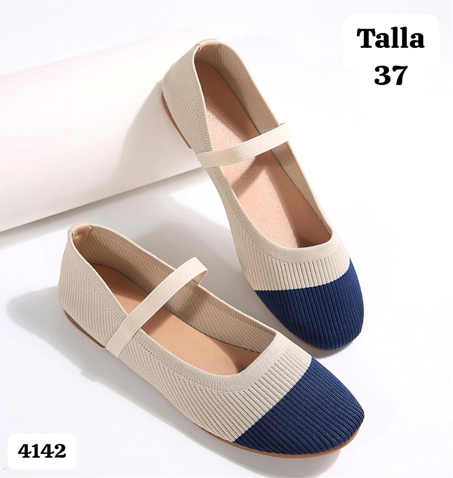 PAR DE ZAPATOS BAJOS DE MUJER