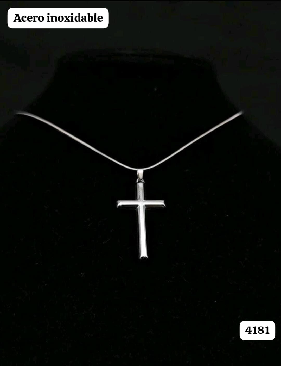COLLAR PLATEADO DE CRUZ