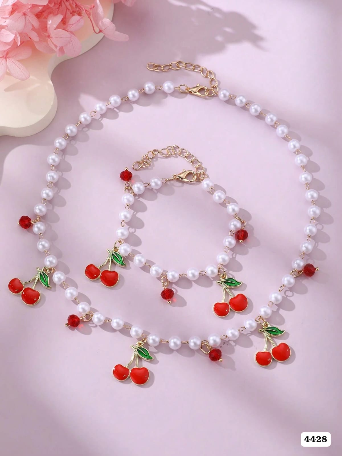 SET DE COLLAR Y PULSUERA DE PERLAS BLANCAS Y CEREZAS