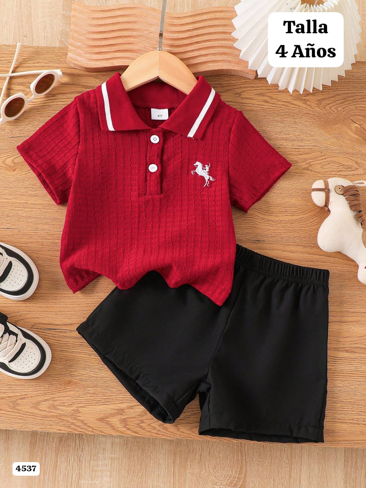 CONJUNTO DE CAMISA ROJA Y SHORT NEGRO DE NIÑO