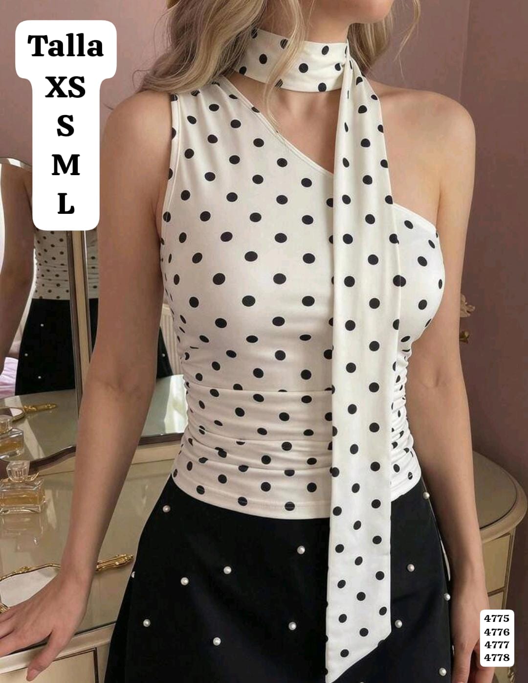 BLUSA BLANCA CON LUNARES Y ACCESORIOS
