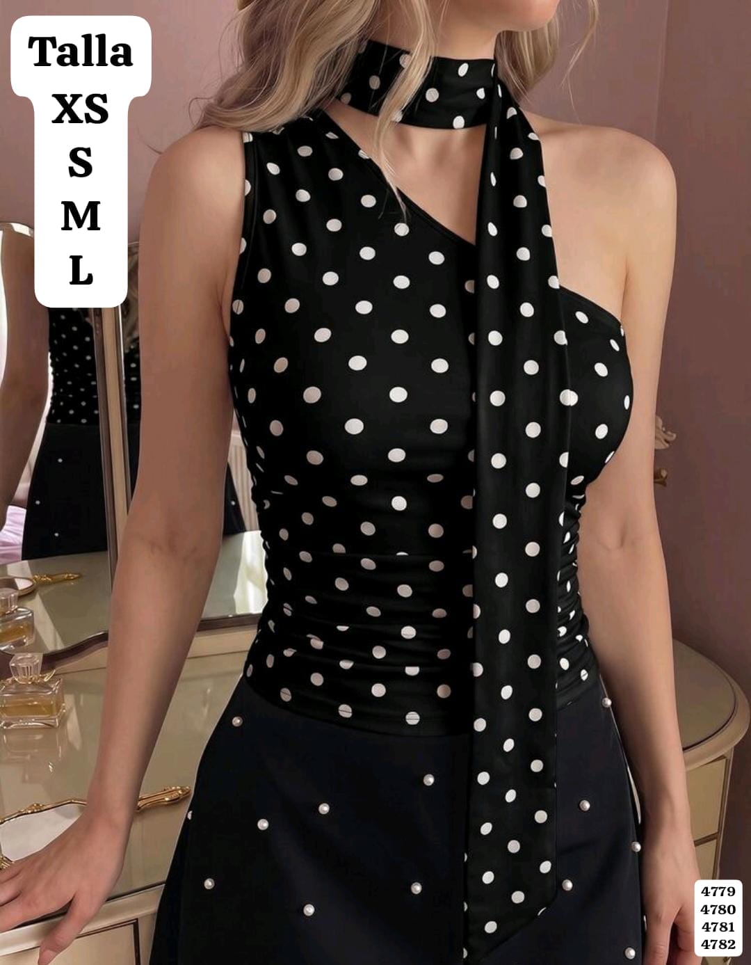 BLUSA NEGRA CON LUNARES Y ACCESORIOS