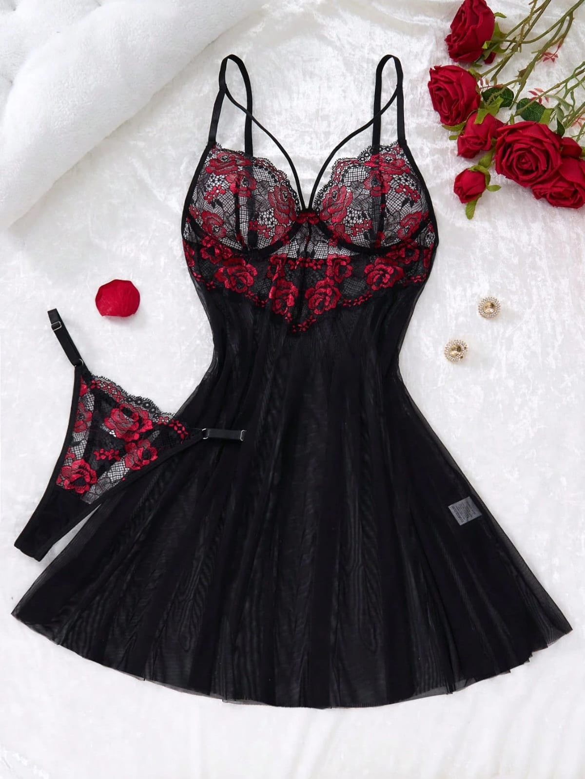 LENCERIA NEGRA CON ROSAS ROJAS