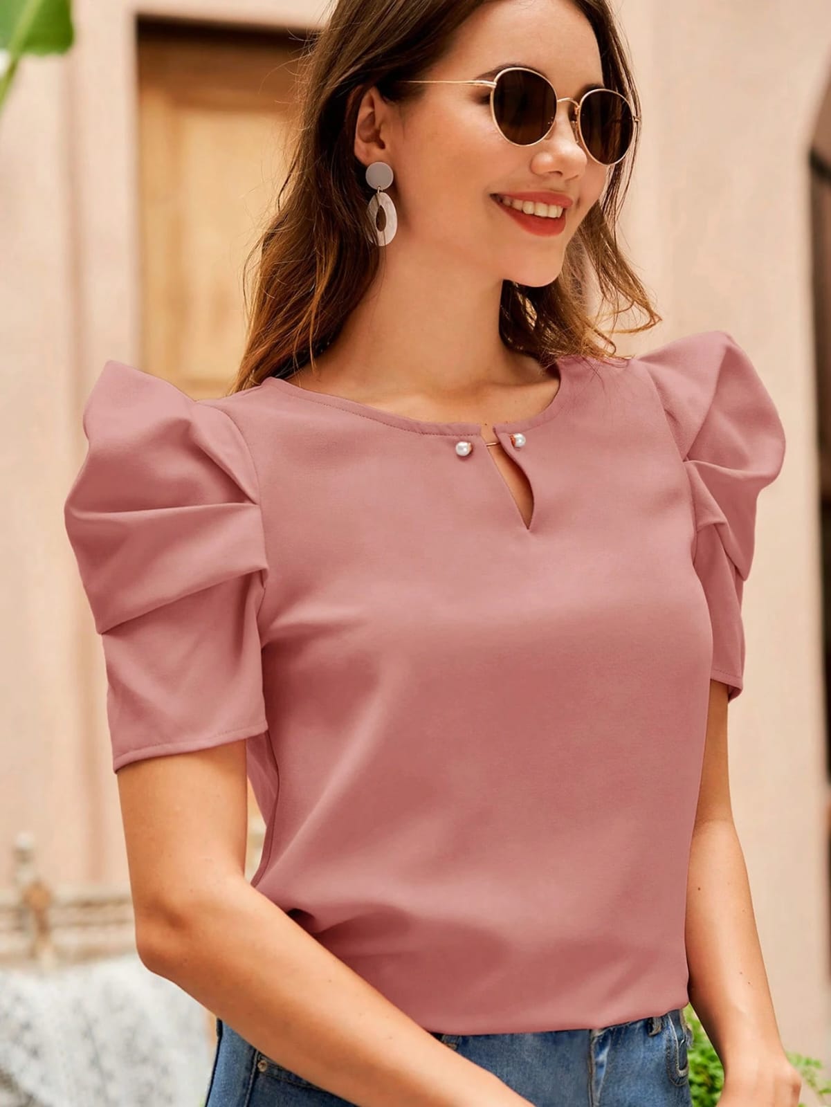 CAMISA DE DAMA CON MANGA Y ABERTURA EN EL CUELLO
