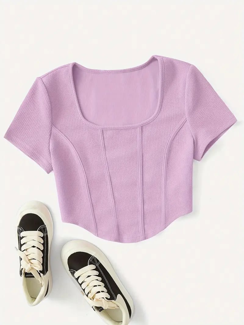 CAMISETA CON CUELLO CUADRADO