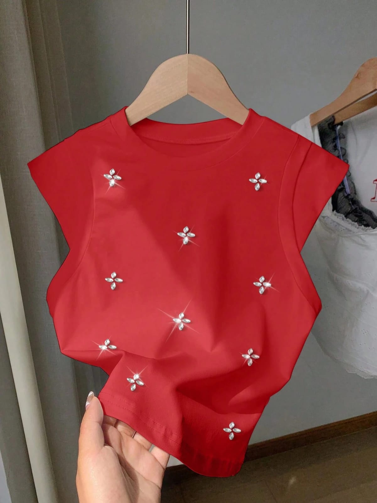 CAMISA CON INCRUSTACIONES DE CRISTAL