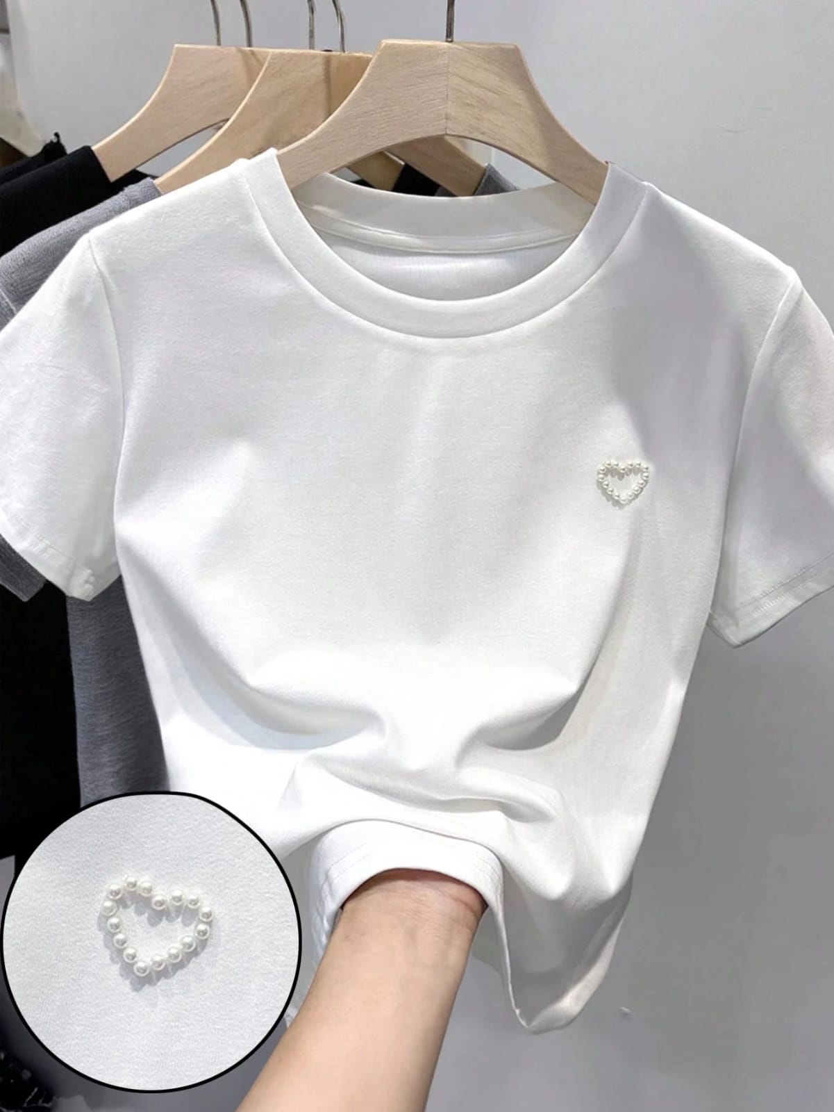 CAMISA CAFE CON DISEÑO DE CORAZON CON PERLAS