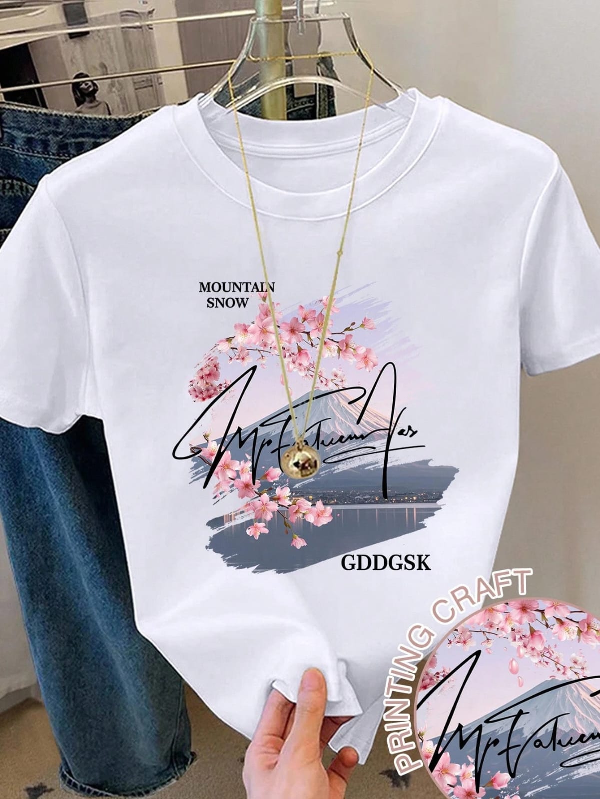 CAMISA BLANCA CON PAISAJE ROSA DE MUJER