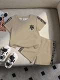 CONJUNTO CON ESTAMPADO DE LETRAS