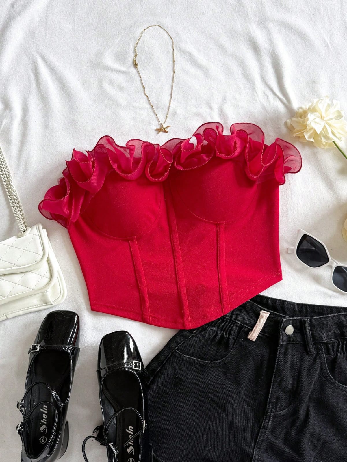 TOP AJUSTADO CON VOLANTES ROMANTICO Y SEXY