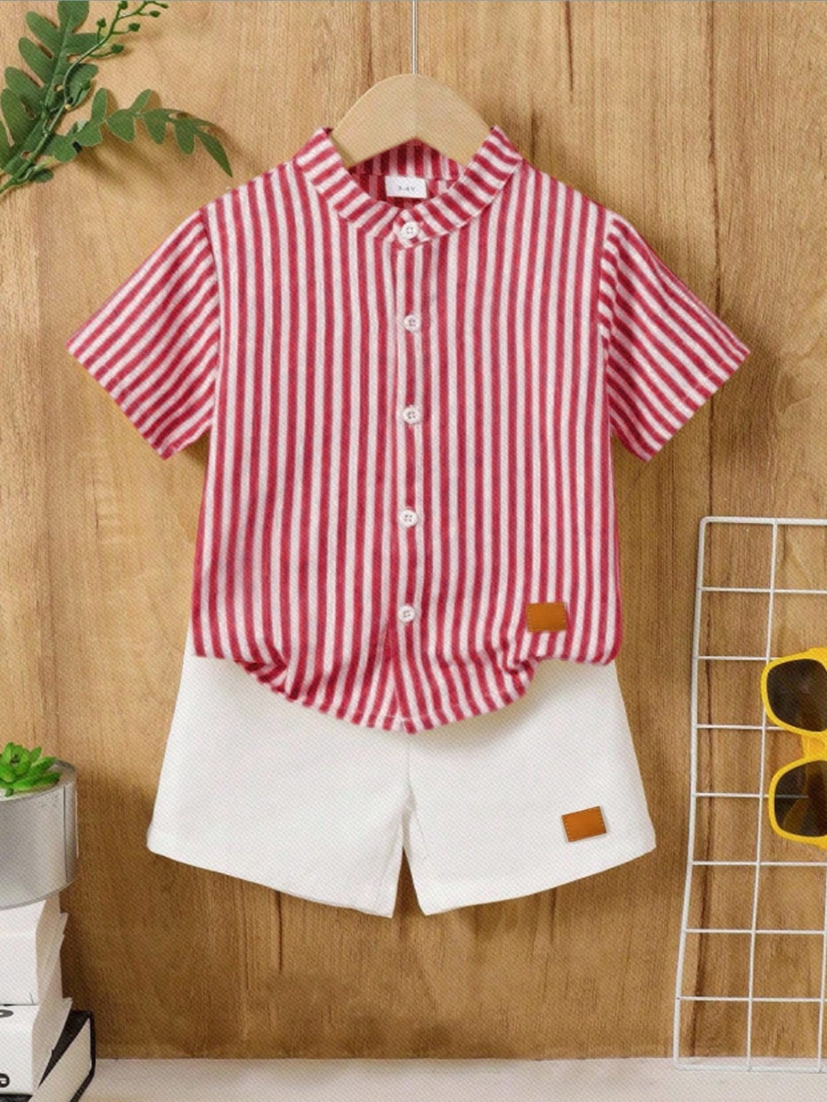 CONJUNTO CON RAYAS CON BOTONES BLANCOS