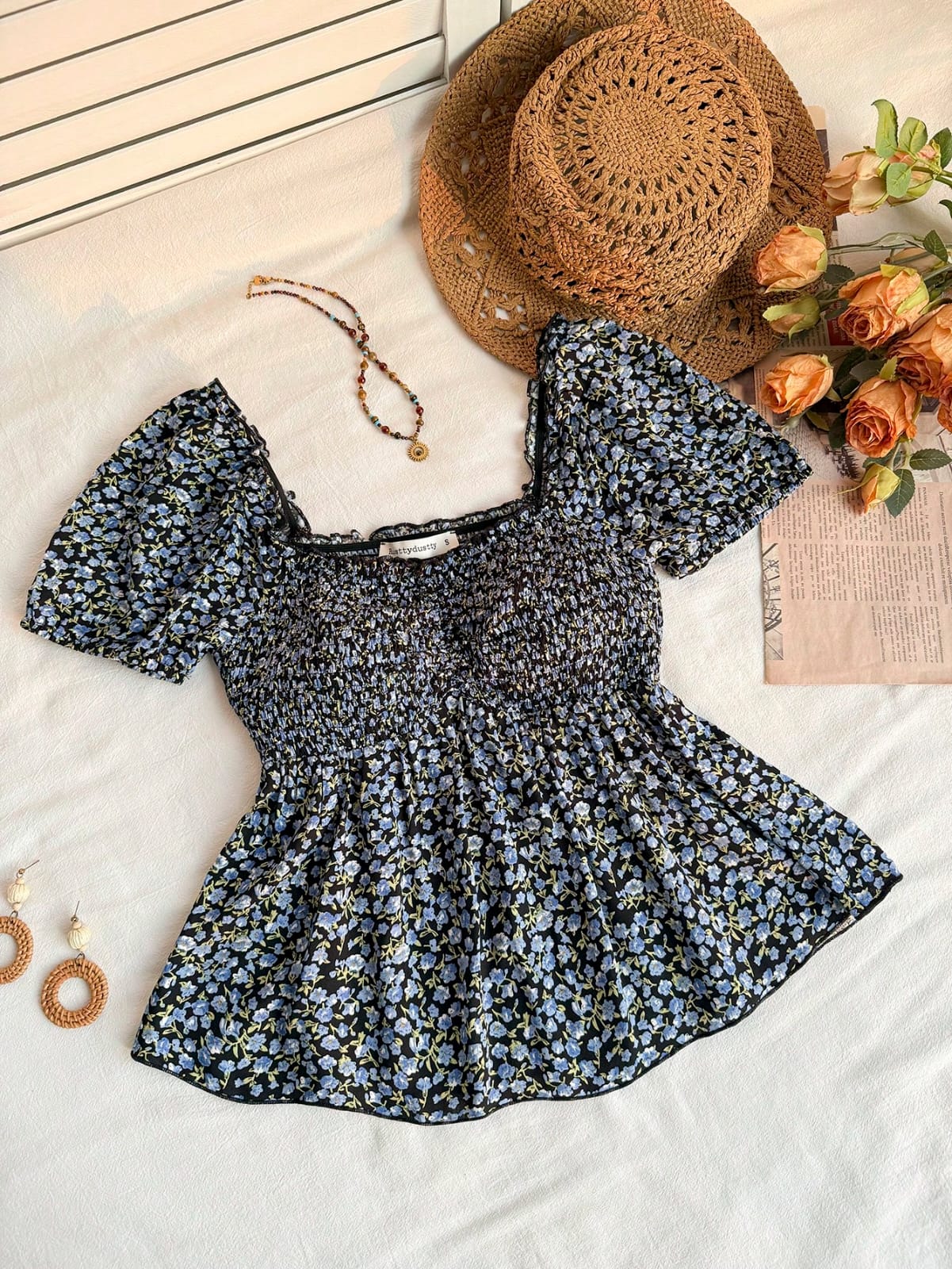 TOP CON MANGAS DE FLORES